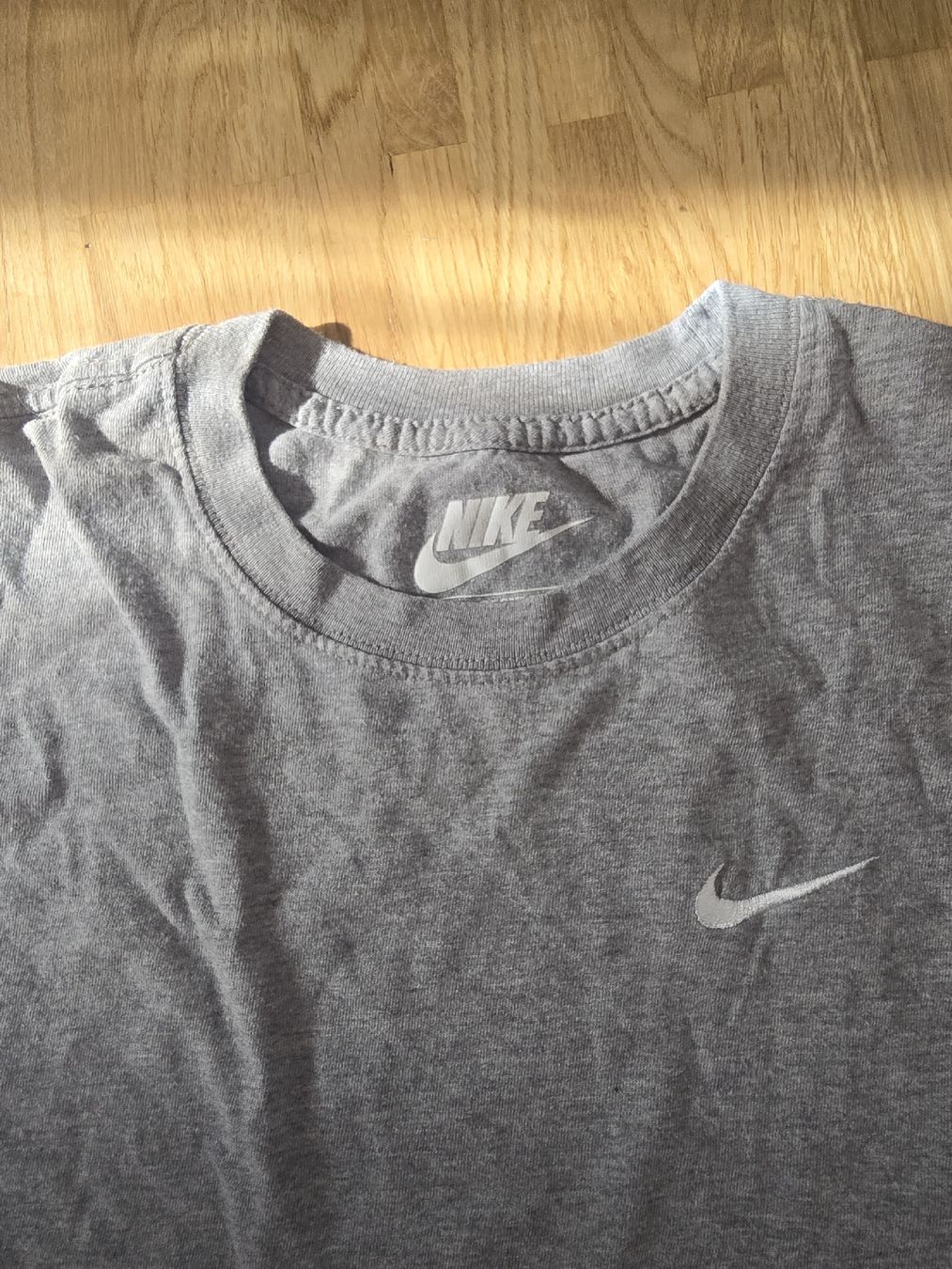 Nike T-shirt: Débardeur Nike gris taille S  – Usato da Mont-sur-Lausanne venduto da Didinho 1