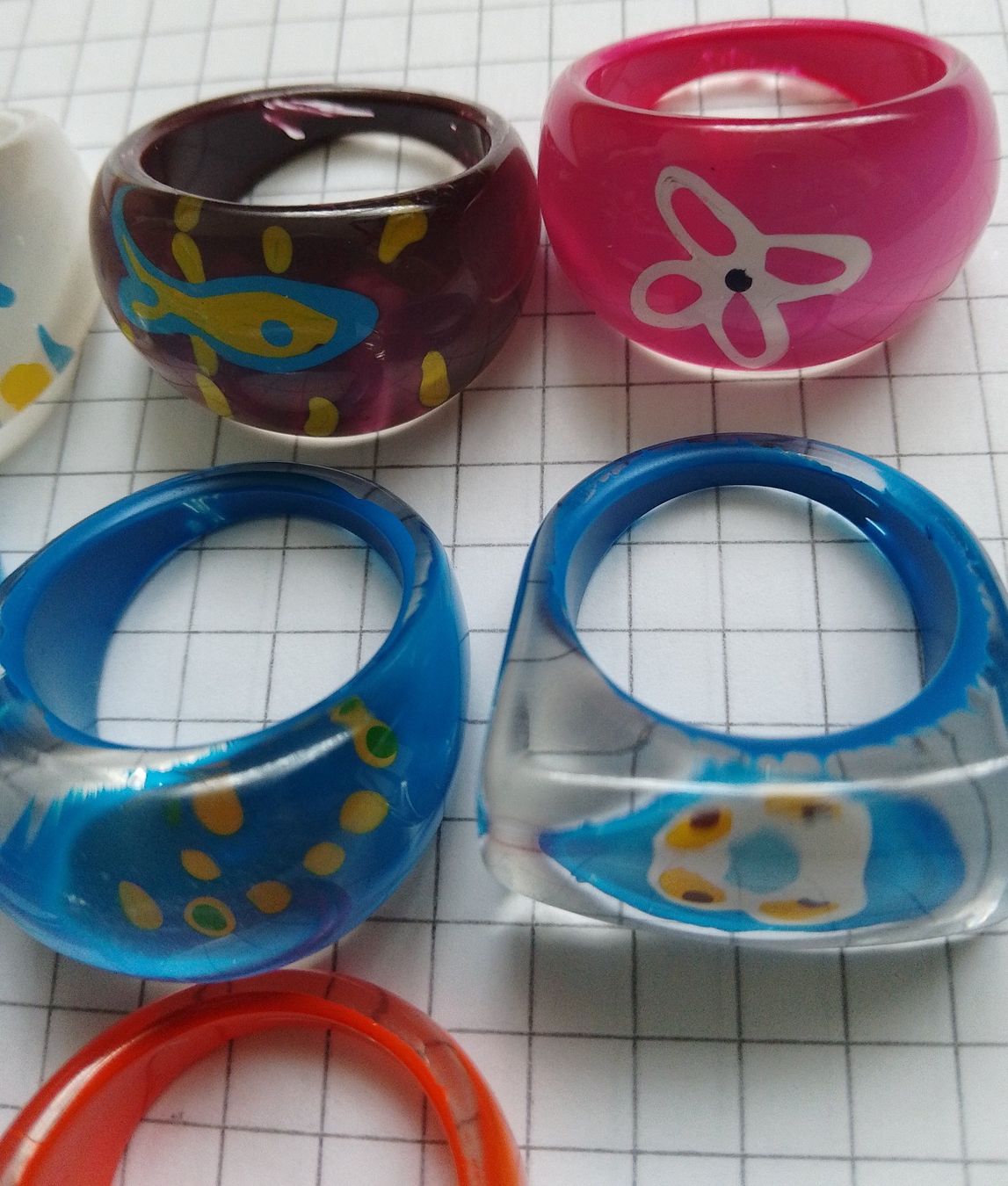 Ringe: Ring Set 10 Stück Vintage Lucite Art, Acryl oder so. Schmuck – Gebraucht aus Wohlen AG von salamanderspielwaren 3