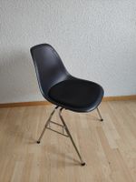 Vitra Eames DSS Stuhl schwarz mit Sitzkissen