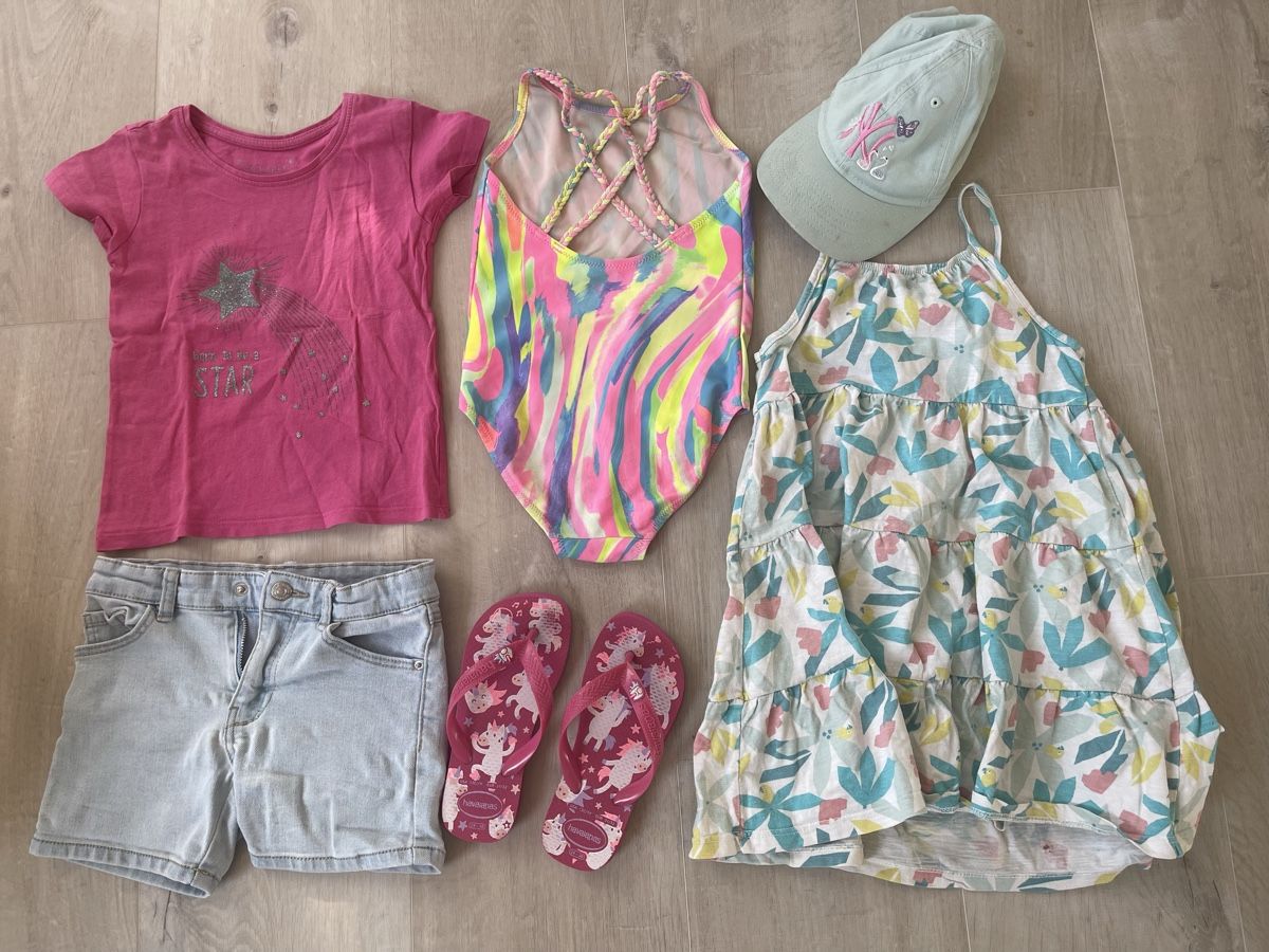 Lotti & Set di vestiti: Mädchen Sommer Set Kleid Badeanzug 4 Jahre – Usato da Schlieren venduto da Keluwei