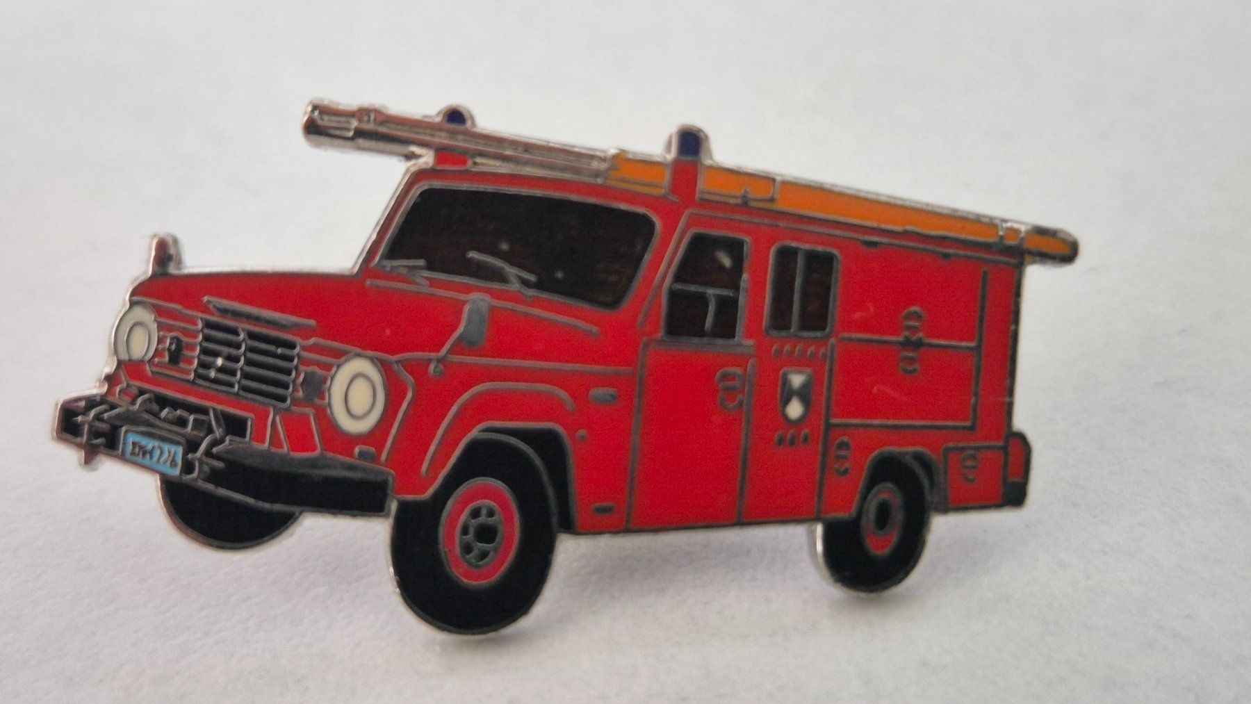 Placchette & Badge: alter Feuerwehr Auto    -     Pin – Usato da Niederweningen venduto da Obson