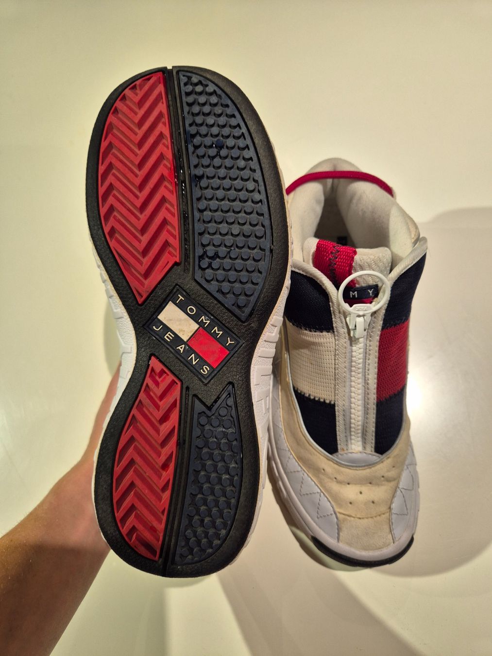 Tommy Hilfiger Scarpe da donna: Chaussure Tommy Hilfiger – Usato da Valeyres-sous-Montagny venduto da Romy. 1