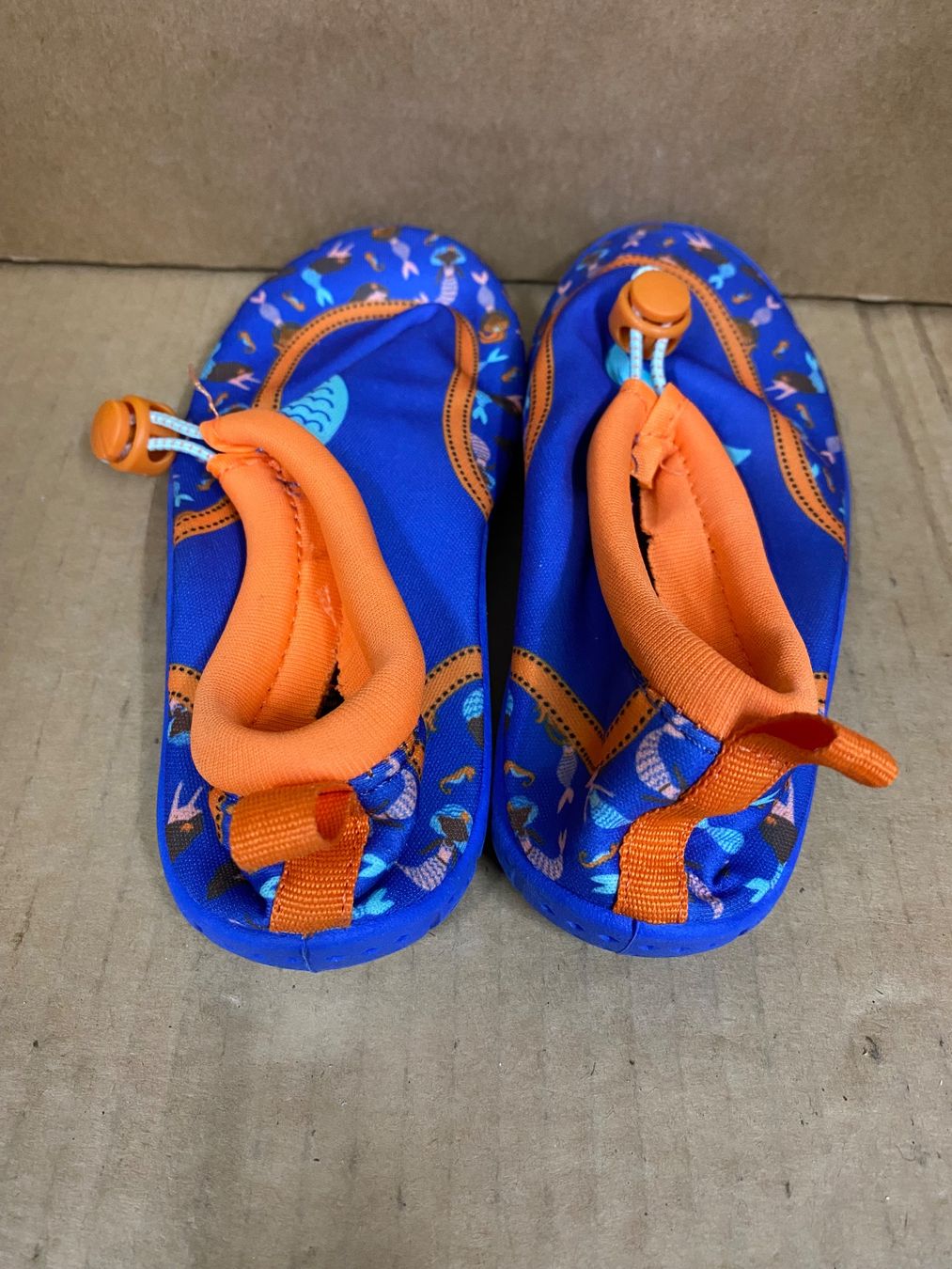 Scarpe per ragazzi: Wasserschuhe blau Grösse 28 – Usato da Eschlikon TG venduto da RamonaSt 3