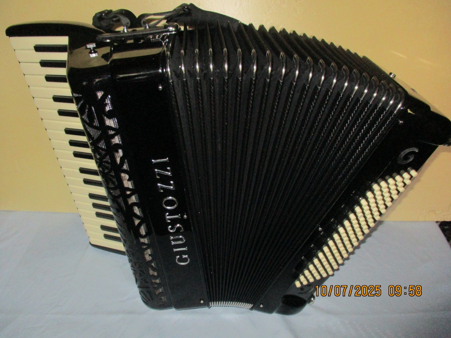 Strumenti musicali: Akkordeon Giustozzi Fabrikneu – Nuovo e nell'imballaggio originale da Jegenstorf venduto da Oktavio 5