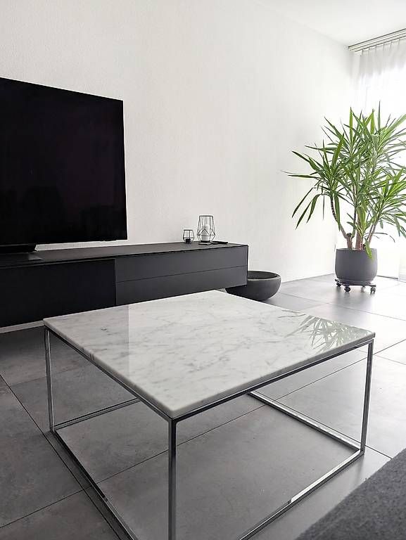 Westwing Tavoli: Echter Marmor Couchtisch mit Chromgestell – Usato da Wittenbach venduto da jani.bcr