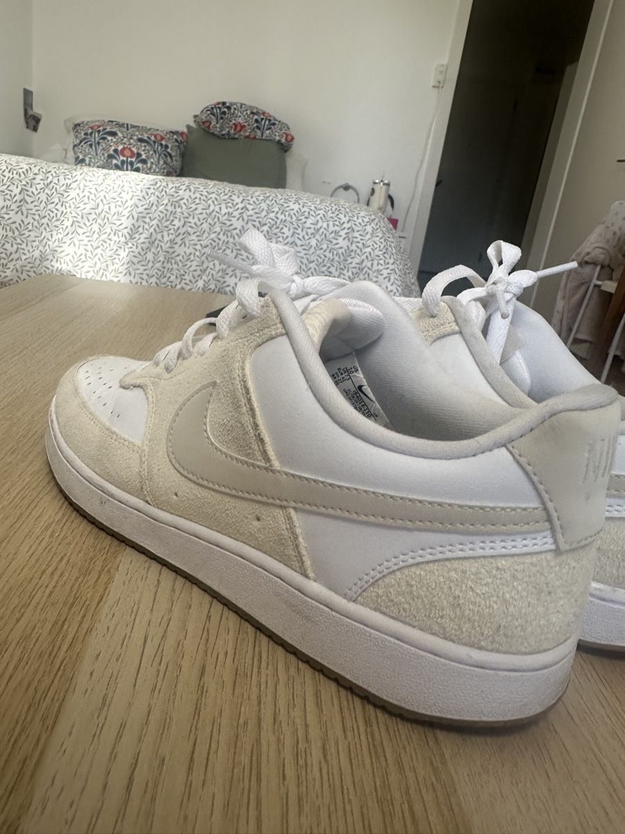 Nike Chaussures hommes: Nike AirForce 42 – D'occasion à Lausanne par lui_d9g6