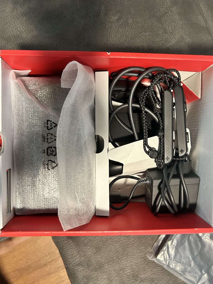 Nintendo Konsolen: Nintendo Switch OLED Konsole + pro Controller guter Zustand – Gebraucht aus Mitlödi von Mightybutcher 2
