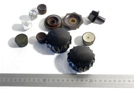 Konvolut KNÖPFE zu Vintage Audio / Radio / Messgeräte