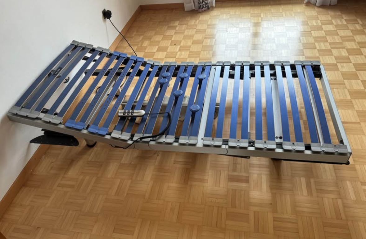 Letti: Elektrisches Bett Pflegebett – Usato da Lengnau BE venduto da ajs_hlm5