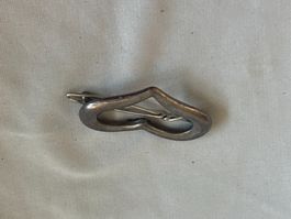 Brosche Herzform Metall silberfarben guter Zustand