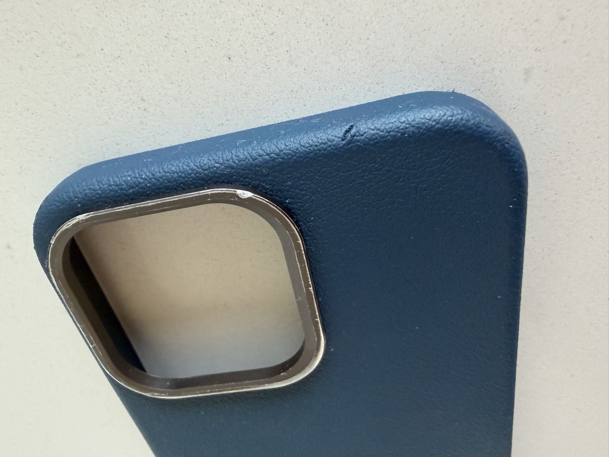 Apple Cover & Protezioni schermo: iPhone 15 Pro MagSafe Ledder Case Hülle mit Kameraschutz – Nuovo (secondo la descrizione) da Zürich venduto da ellaMar 2
