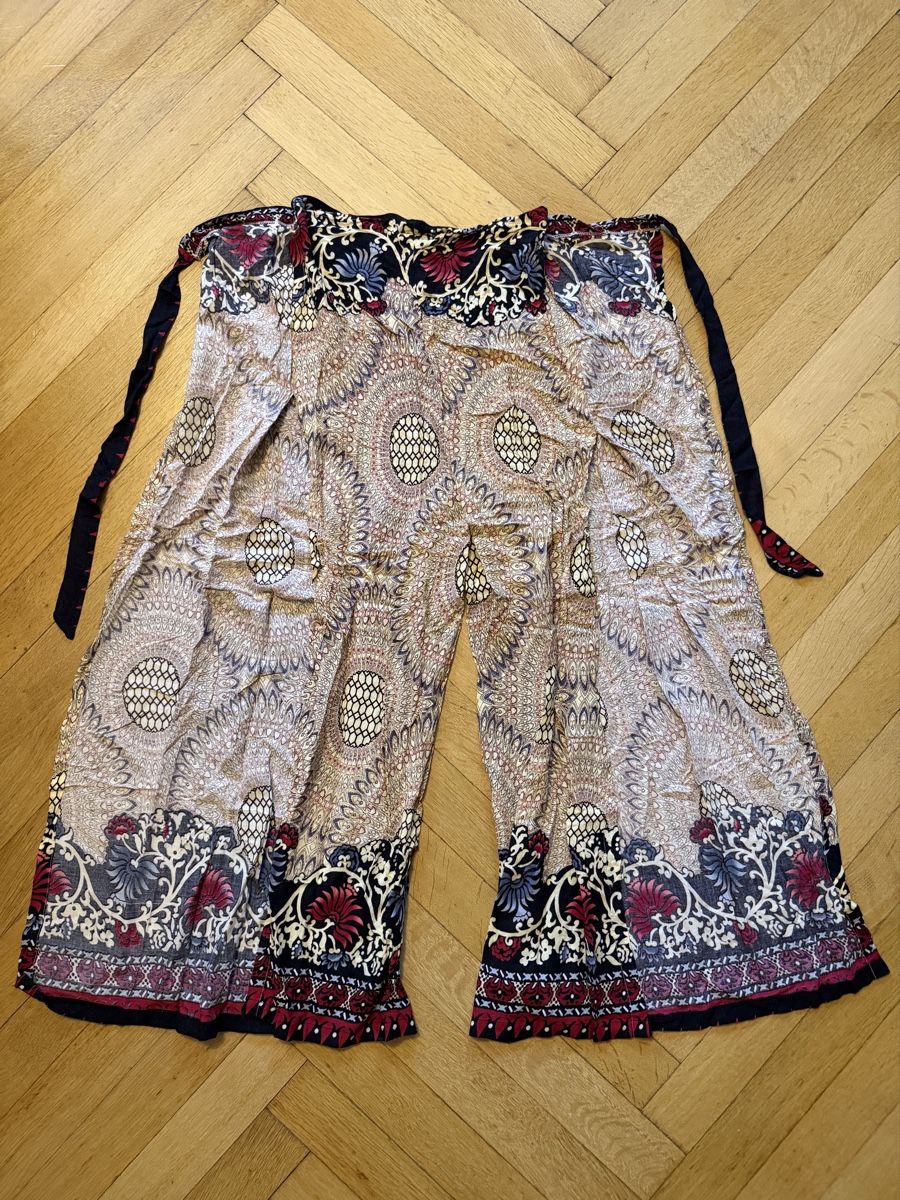 Hosen: Pantalon ample à motifs fleuris & graphiques - taille unique – Neu und originalverpackt aus Lausanne von Stephaniesdressing 6