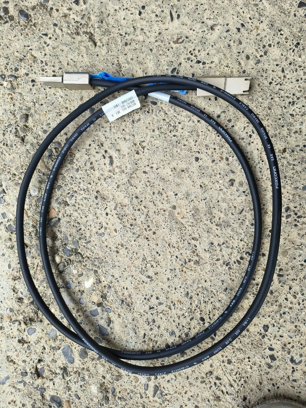 Kabel: Foxconn SAS E124936-E – Gebraucht aus Obfelden von Alf2005 1