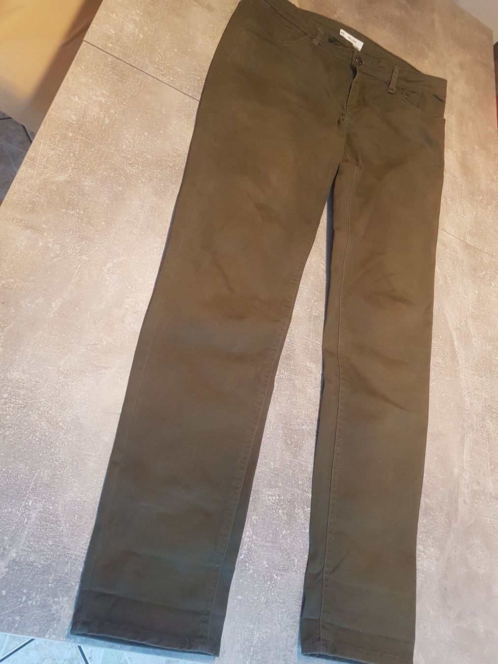 Hosen: Pantalon slim vert olive taille 40 marque Kiabi – Gebraucht aus Villiers von san_jn5w