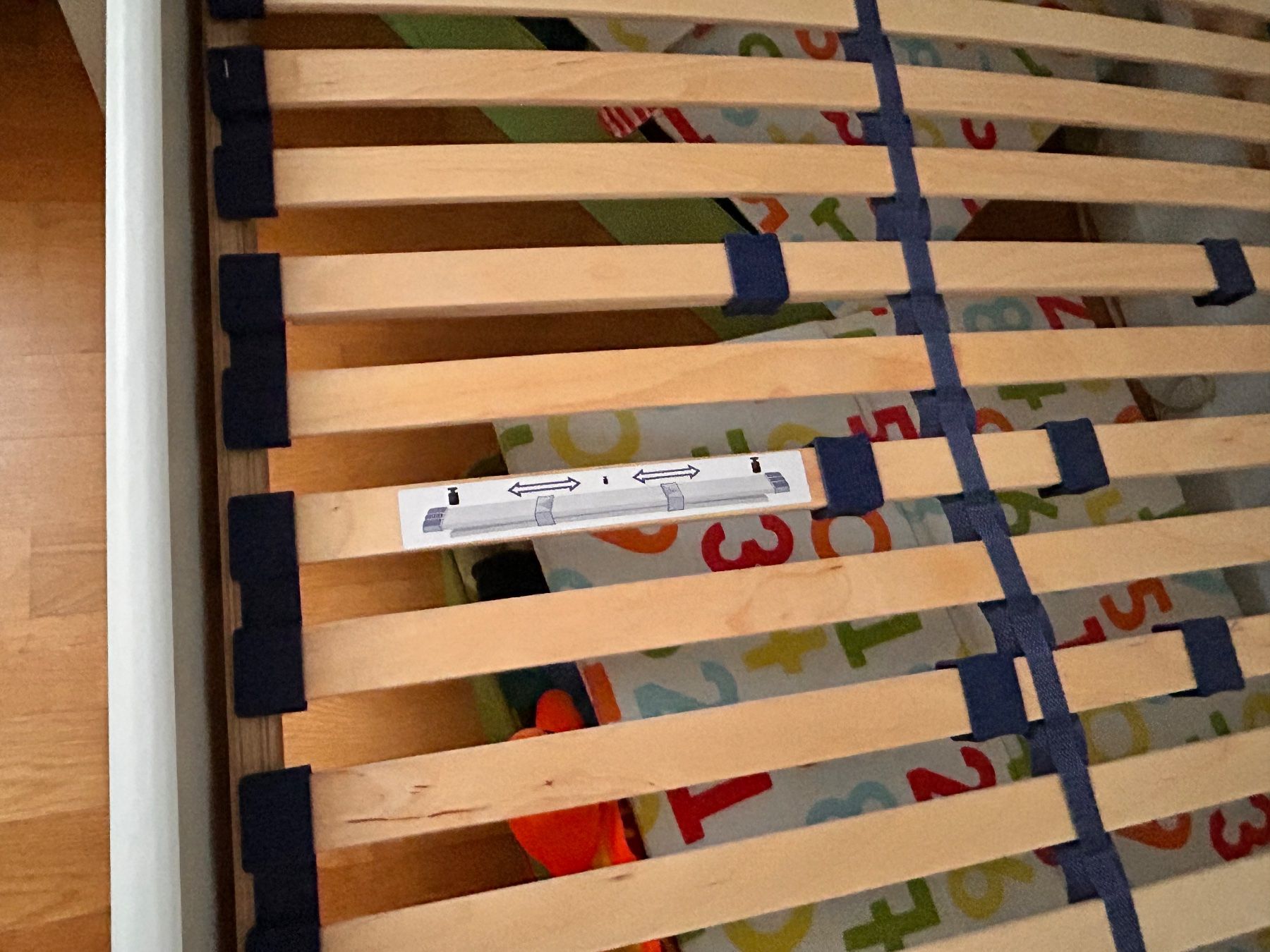 Betten: Jugendbett mit Nachttisch – Gebraucht aus Wettswil am Albis von ele_qy59 1