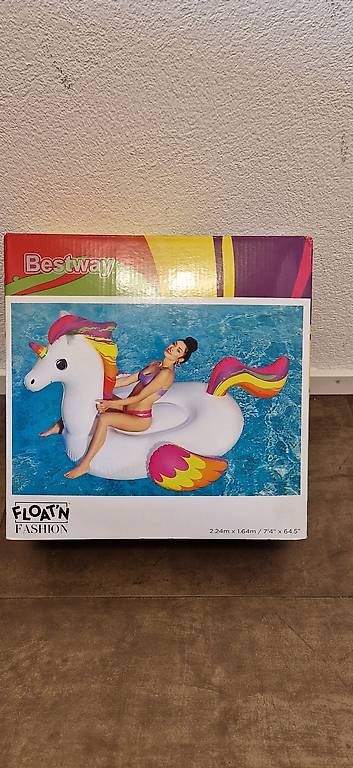 Schwimmringe: Aufblasbares Einhorn fürs Wasser – Neu und originalverpackt aus Tafers von Nathtafers