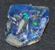 Edelstein L-7939– Schwarzer Welo Opal roh 6,45 Karat 17x13mm