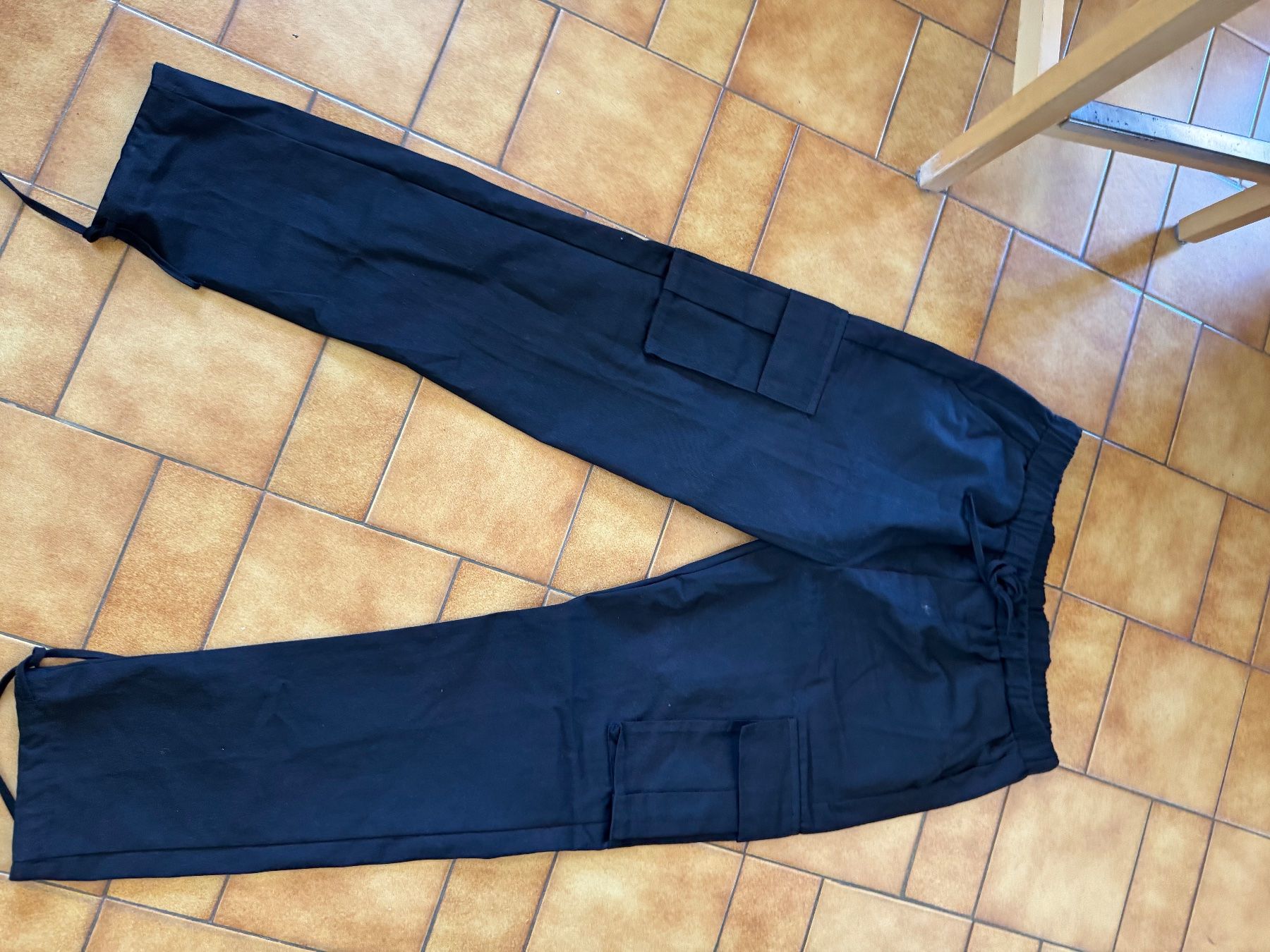 Pantaloni: Pantalon noir cargo Taille XL Kilyan – Usato da Veyrier venduto da Kimedovapa_1