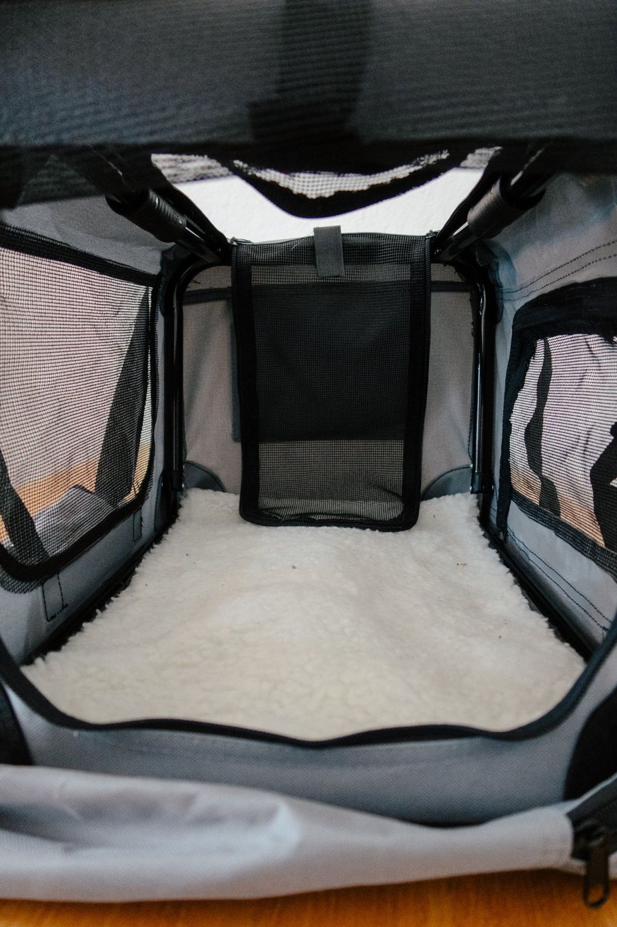 Liege- & Schlafplätze: Transportbox für Hunde oder Katzen – Gebraucht aus Zürich von viv_2tfj 1