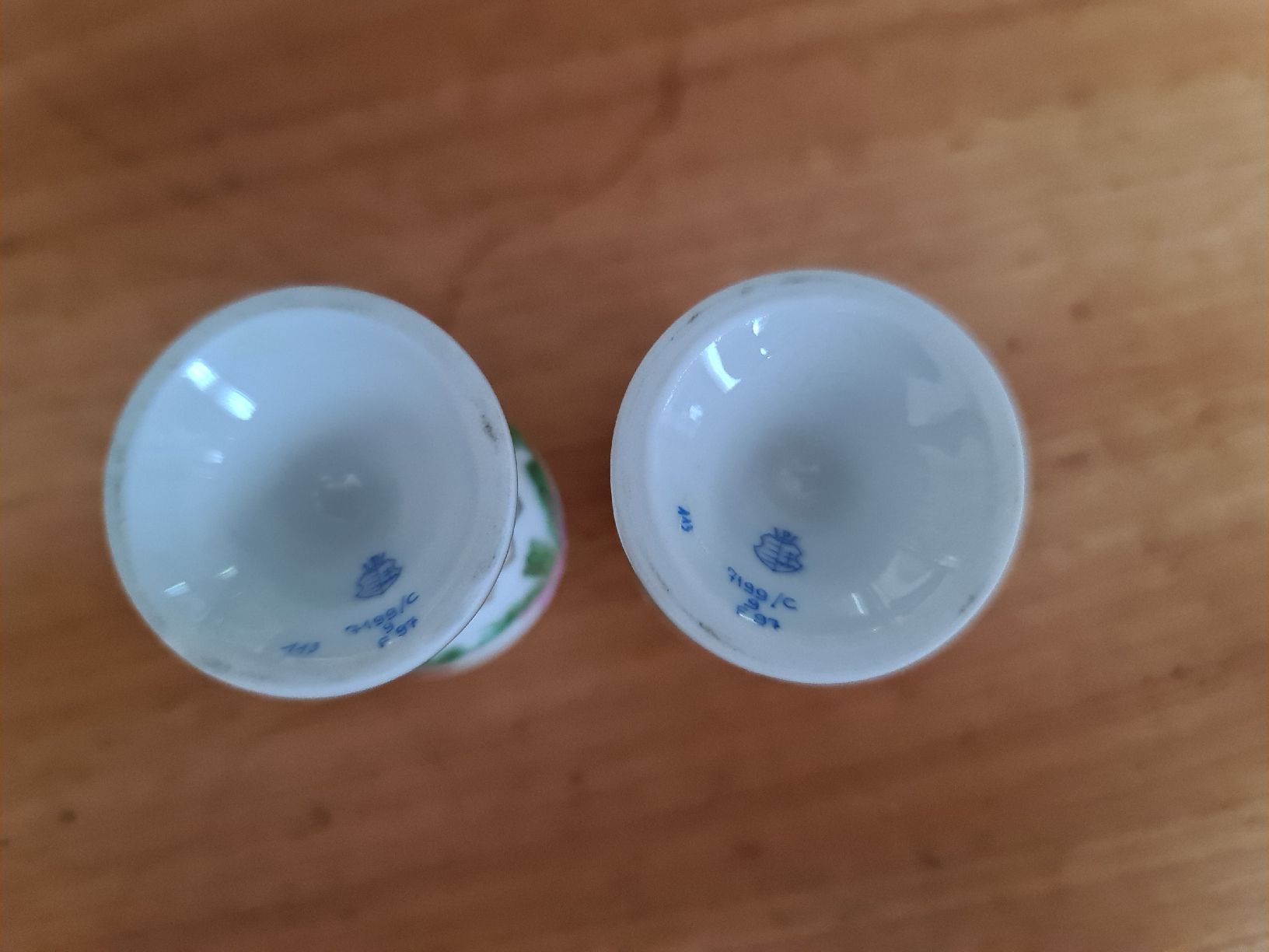 Herend Vasi & Recipienti: Herend Porzellan 2 Mini Vasen  – Usato da henau venduto da Rockj 2