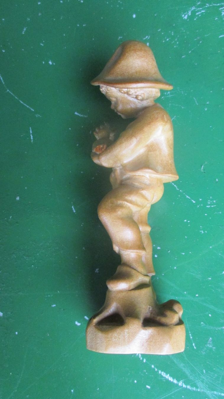 Statuette: Geschnitzter Bub mit Taube – Usato da Weier im Emmental venduto da waefler03 2
