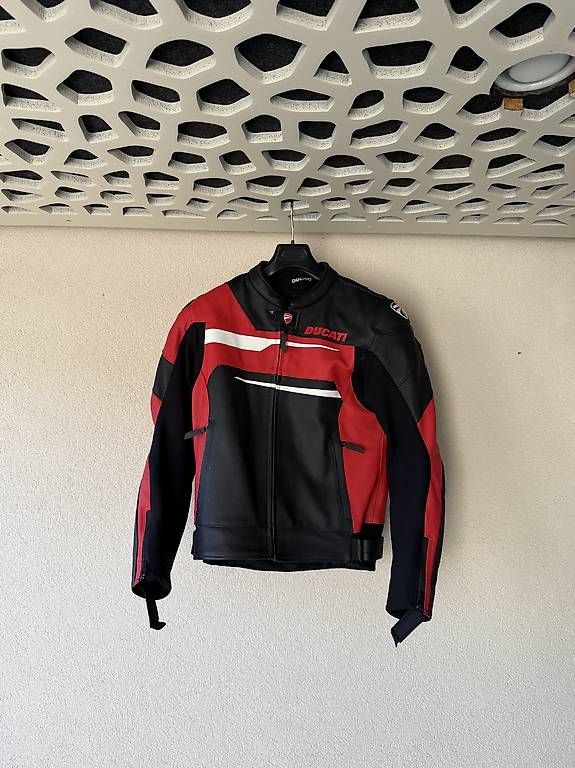 Costumes, combinaisons de sport et fonctionnelles: Lederkombi Motorrad – D'occasion à Zürich par sal_8hb9 3