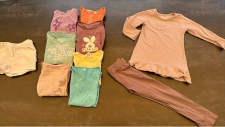 Lot vêtements fille taille 110 : 1.- kleiderpaket 110