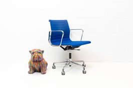 Vitra Eames Aluminium Chair EA117 Nr. 6 - Lieferung möglich