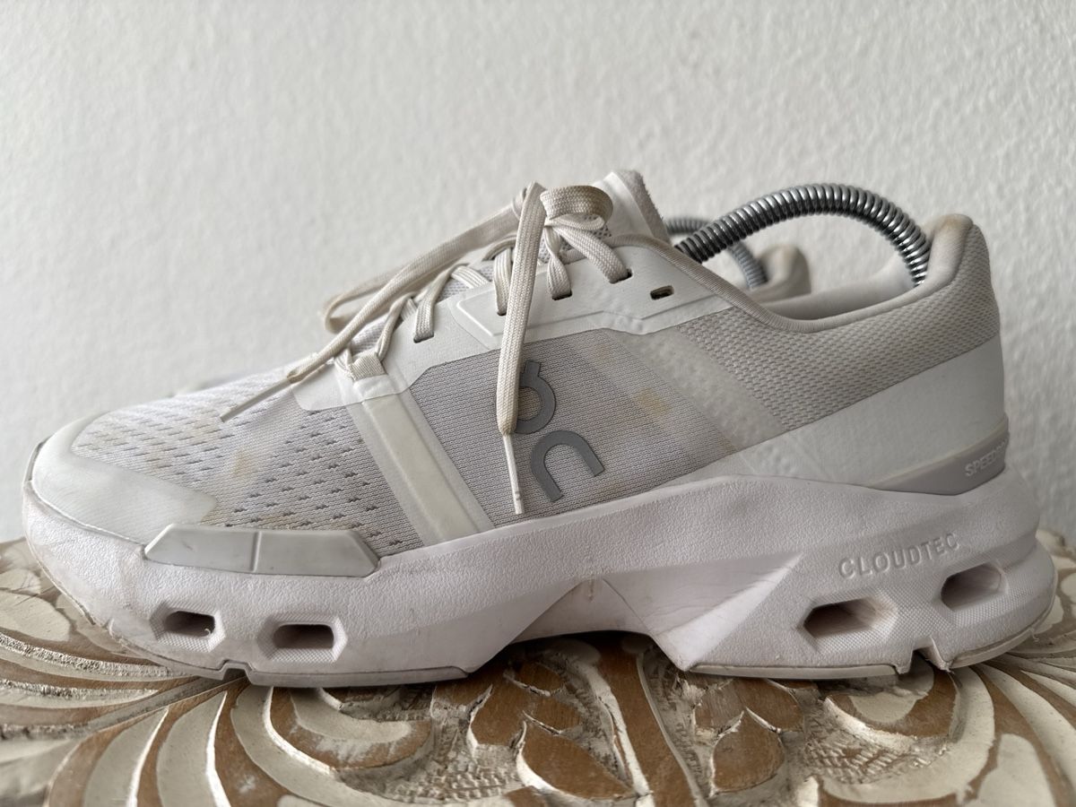 On Chaussures hommes: ON Cloudace Laufschuhe Weiss Grösse 42.5 – D'occasion à Zürich par sha_vw65