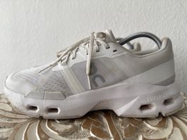 ON Cloudace Laufschuhe Weiss Grösse 42.5