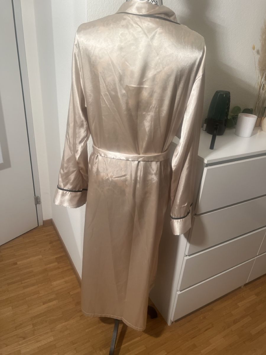 Accappatoi: Morgenmantel Satin Beige Grösse XL – Nuovo (secondo la descrizione) da Winterthur venduto da tan_f66m 2