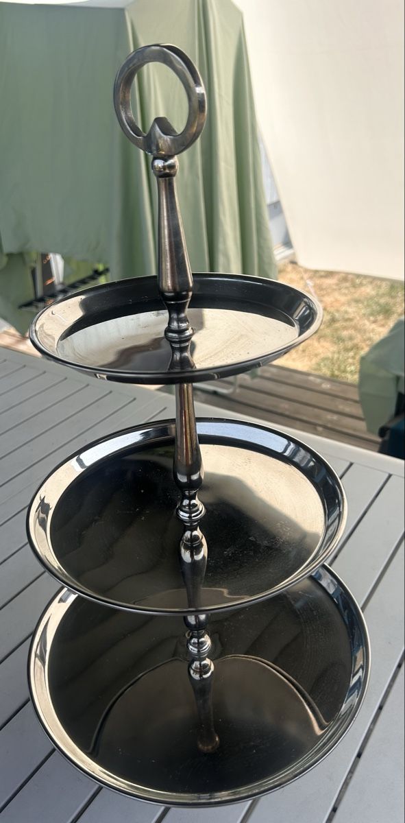 Plateaux: 3-stöckige Etagere – D'occasion à Oberhasli par newyorksydney 1