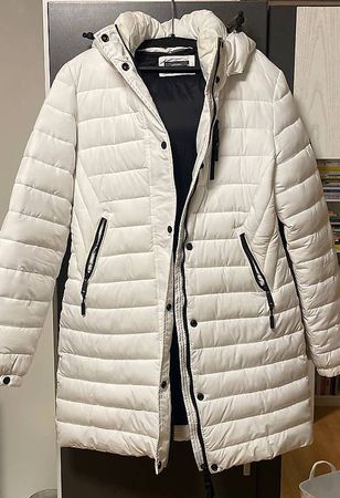 Weisse Superdry Winterjacke