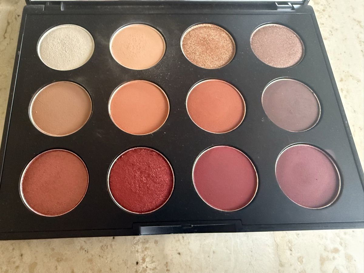 Mac Cosmetics Maquillage: Mac Cosmetics Eye Shadow Palette – D'occasion à Kreuzlingen par nik_d2fj 1