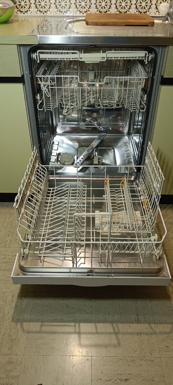 Miele Machines à laver la vaisselle: Miele Geschirrspüler G 2432 60 sci – D'occasion à Gümligen par rol_k5w2 4