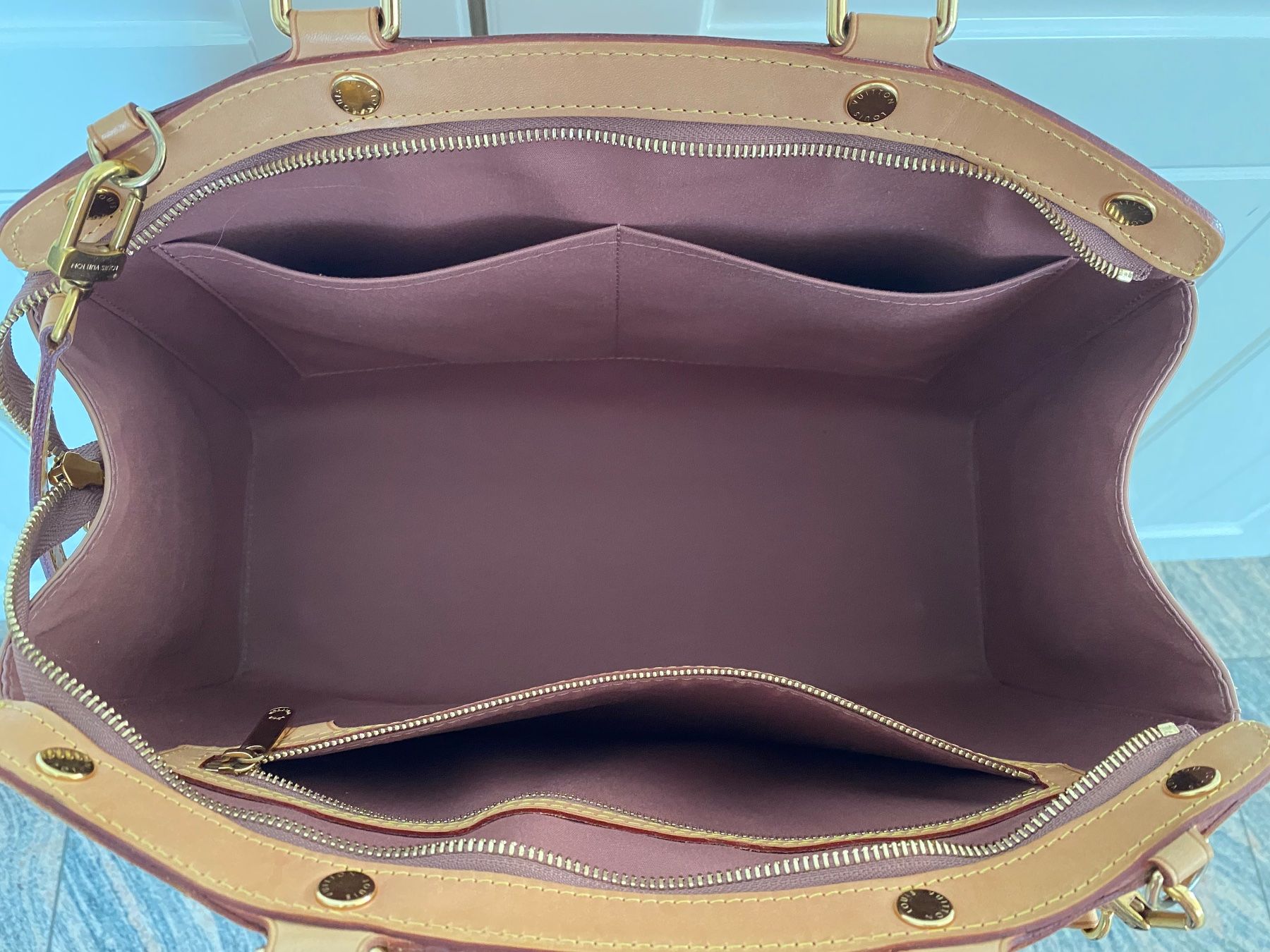 Louis Vuitton Taschen für Damen: LOUIS VUITTON Brea GM Rose Velours Monogram Vernis – Neu (gemäss Beschreibung) aus Winkel von ferrari2022 9