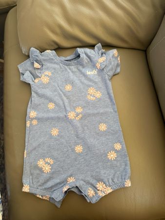 Levi's Strampler kurz Blumen Grösse 86 guter Zustand