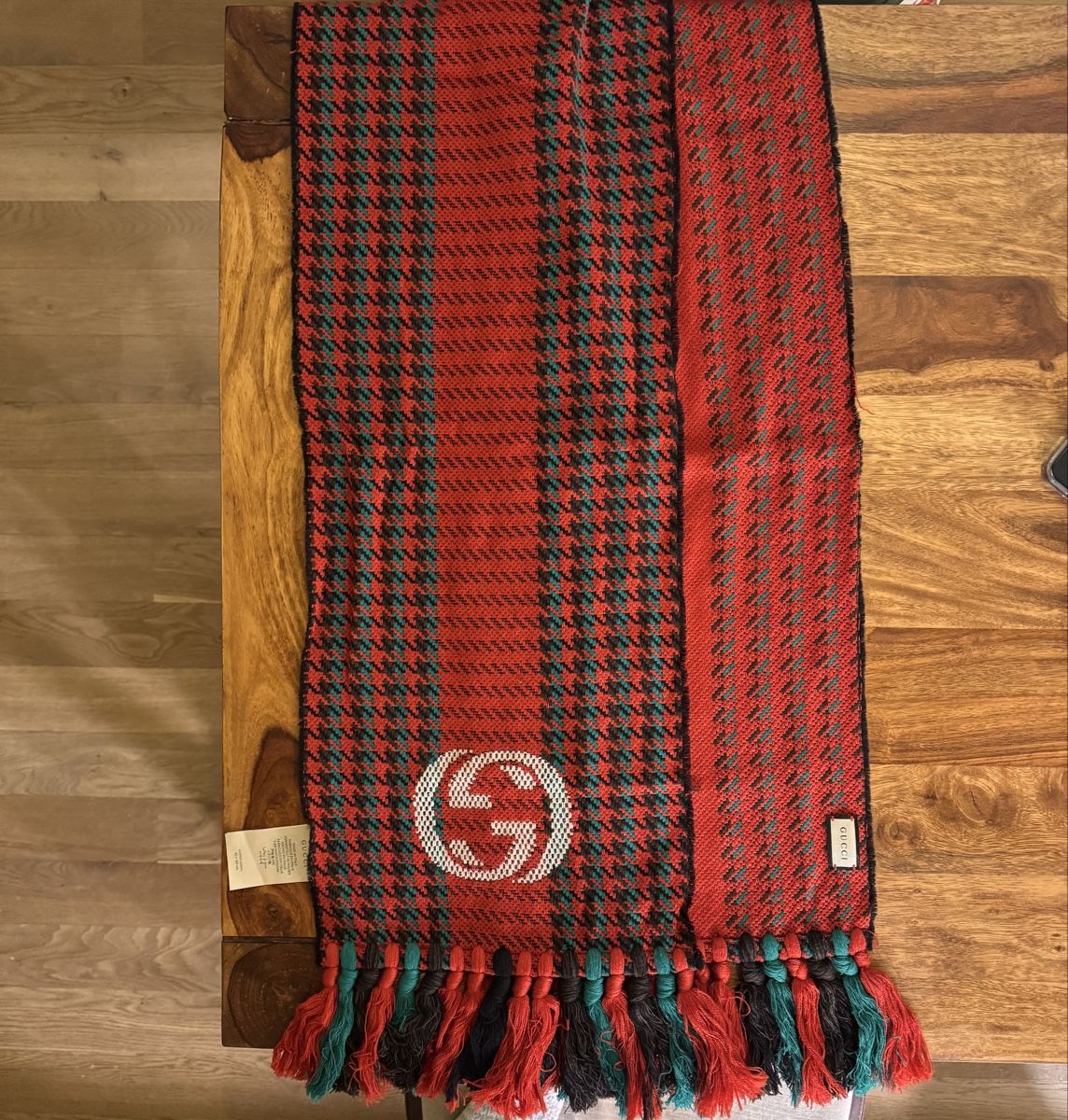 Gucci Foulard & Sciarpe: Gucci Schal mit Fransen Rot / Grün – Nuovo (secondo la descrizione) da Dietikon venduto da _cfic_ 5