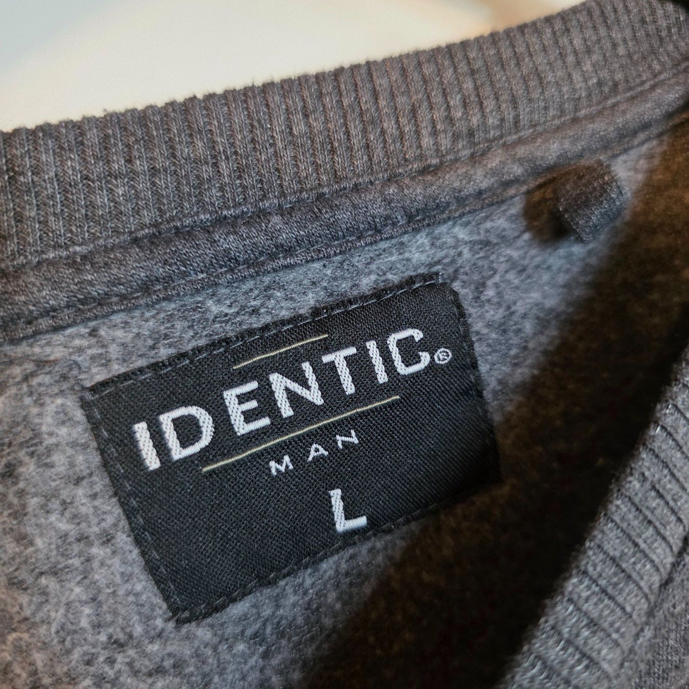 Pullover & Sweatshirts: Identic Herren Sweatshirt L grau Basic – Gebraucht aus Wald ZH von CapLux 2