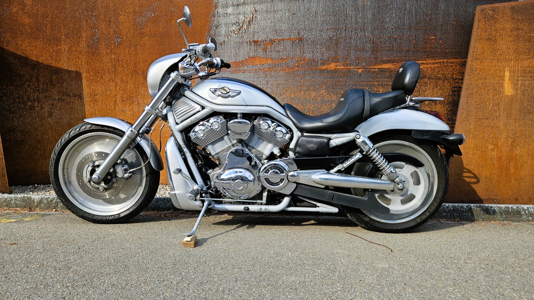 Harley-Davidson Chopper: Harley Davidson V-Rod Power Bike, Top Zustand – Gebraucht aus Dürnten von Quercus32