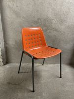 Stapelstuhl Kunststoff orange Metallgestell gebraucht