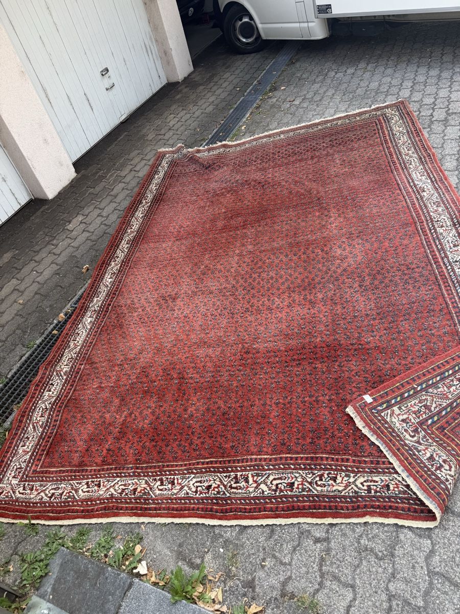 Teppiche: Teppich rot gemustert Vintage Gebraucht – Gebraucht aus Zürich von Mover