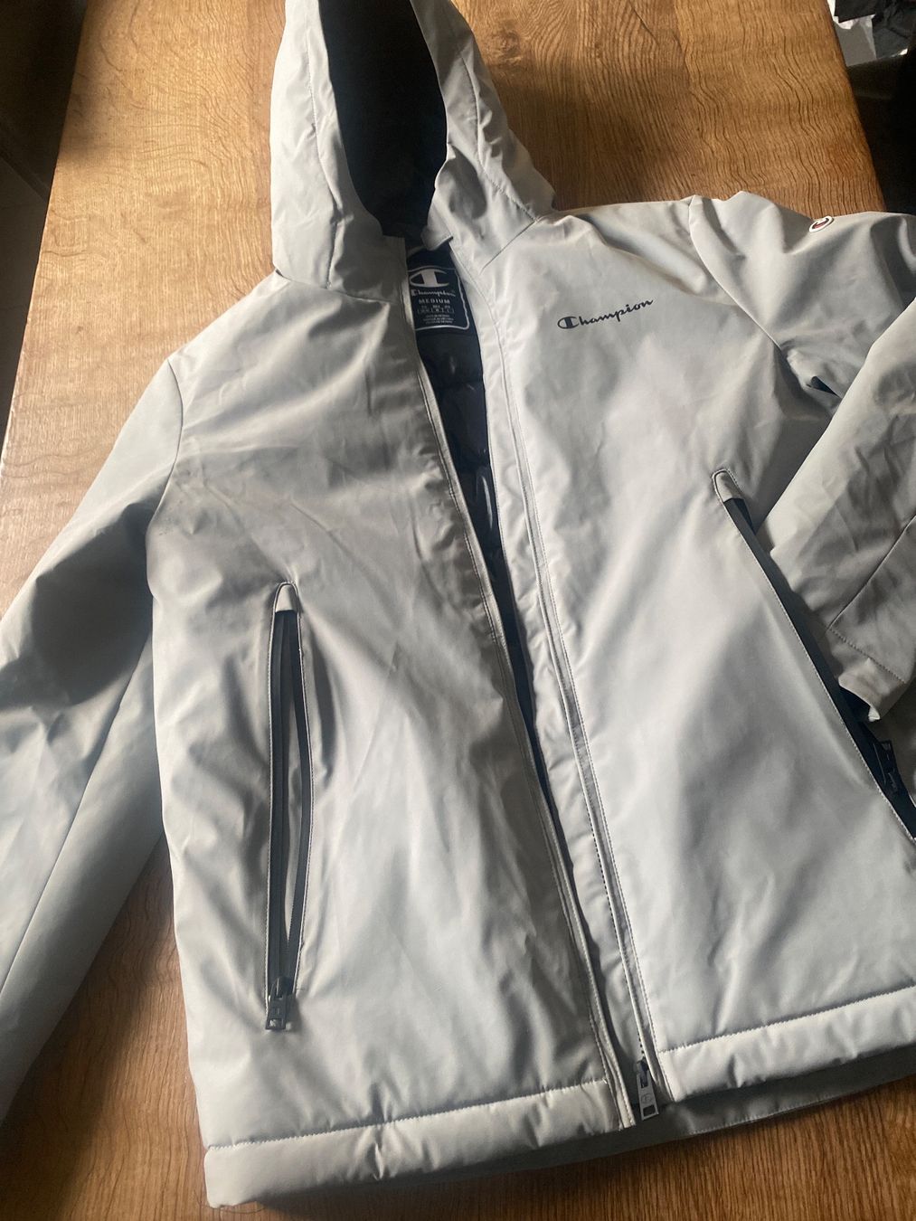 Champion Jacken: •CHAMPION• WINTERJACKE/JACKE Gr.M MEN Hellgrau – Gebraucht aus Frauenfeld von Boldi46