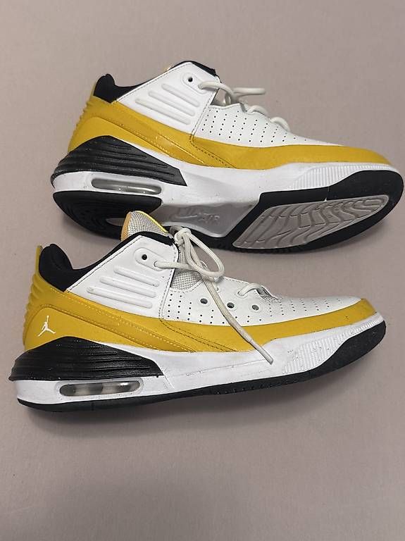 Scarpe da uomo: Jordan Schuhe gr.39 – Usato da Fürigen venduto da Dkneu 1