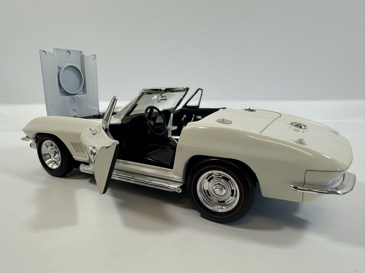 AMT/ERTL Modellautos: Chevrolet Corvette C2 1:18, ERTL, mit Klappscheinwerfer – Gebraucht aus Zofingen von rf9_x2xt 6
