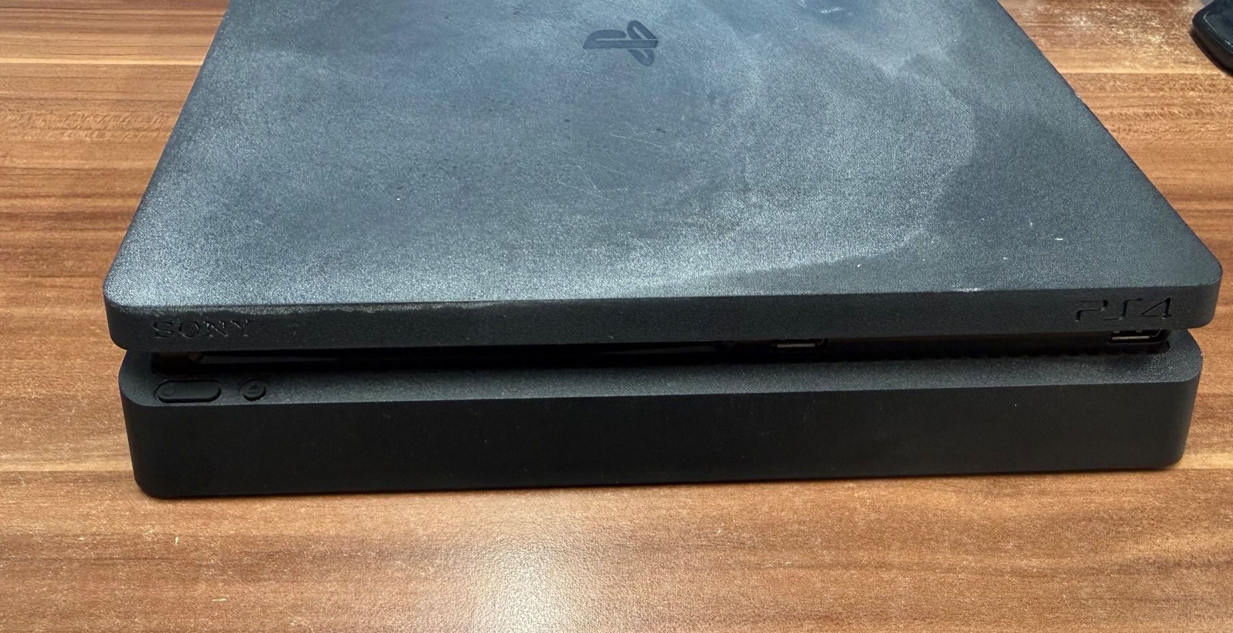 Sony Console: Sony PlayStation 4 Slim inkl. Controller und Kabel – Usato da Aristau venduto da EvoSwiss3D 1