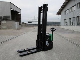 Stapler Hochhubwagen 2000 kg Li-Ion Triplex 5500 mm Neu Gara