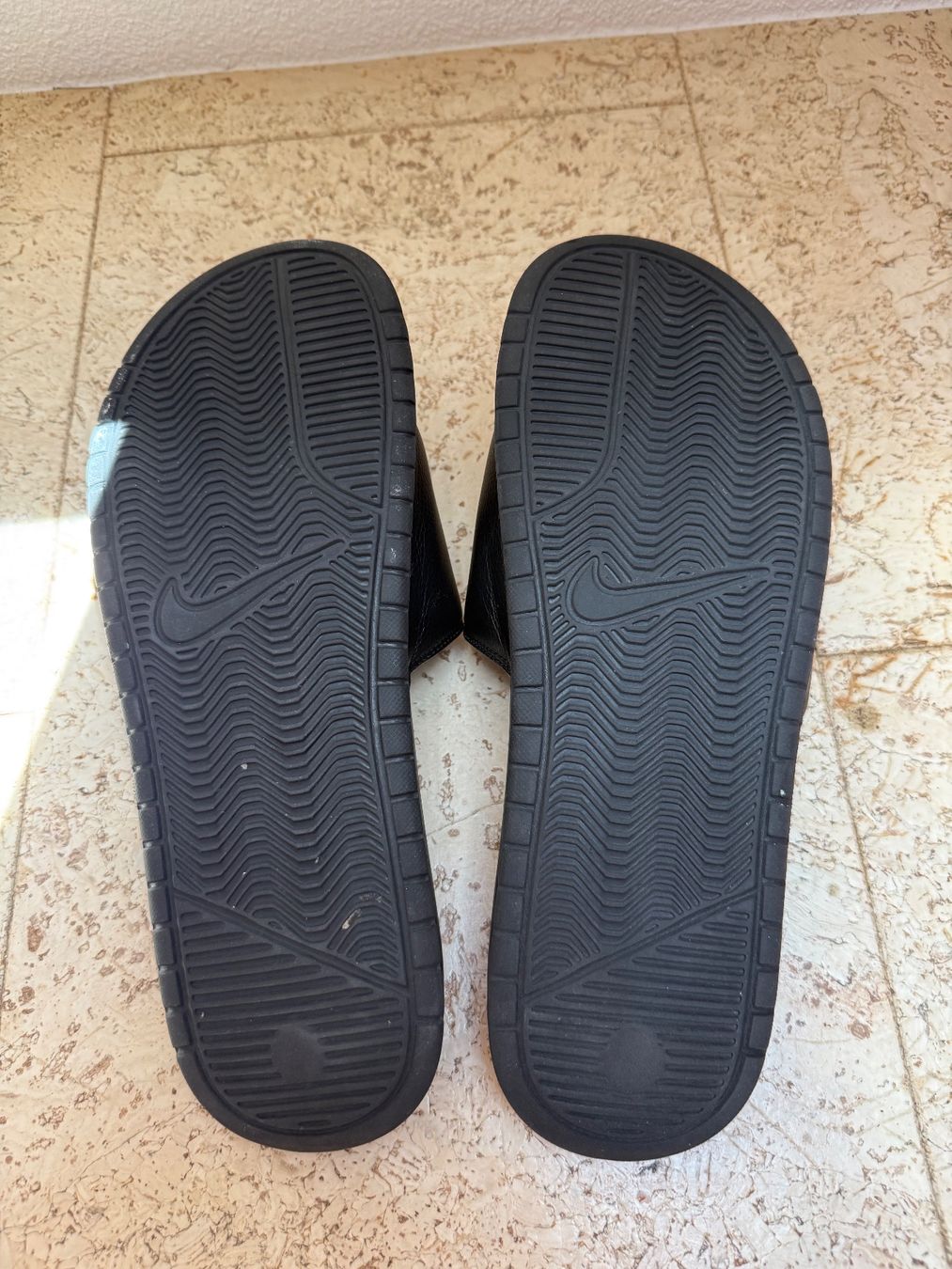 Nike Scarpe da uomo: Nike Victori One Slipper – Usato da Worb venduto da le_castor 5