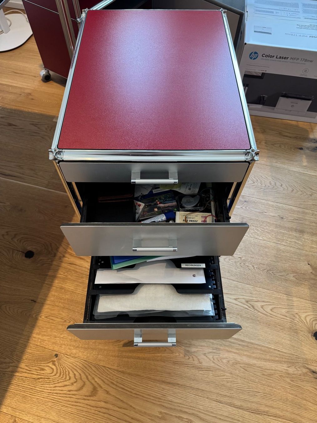 Scrivanie: Bürotisch, Schubladenrollcontainer, und Rollschrank – Usato da Weinfelden venduto da duk_mc2h 3