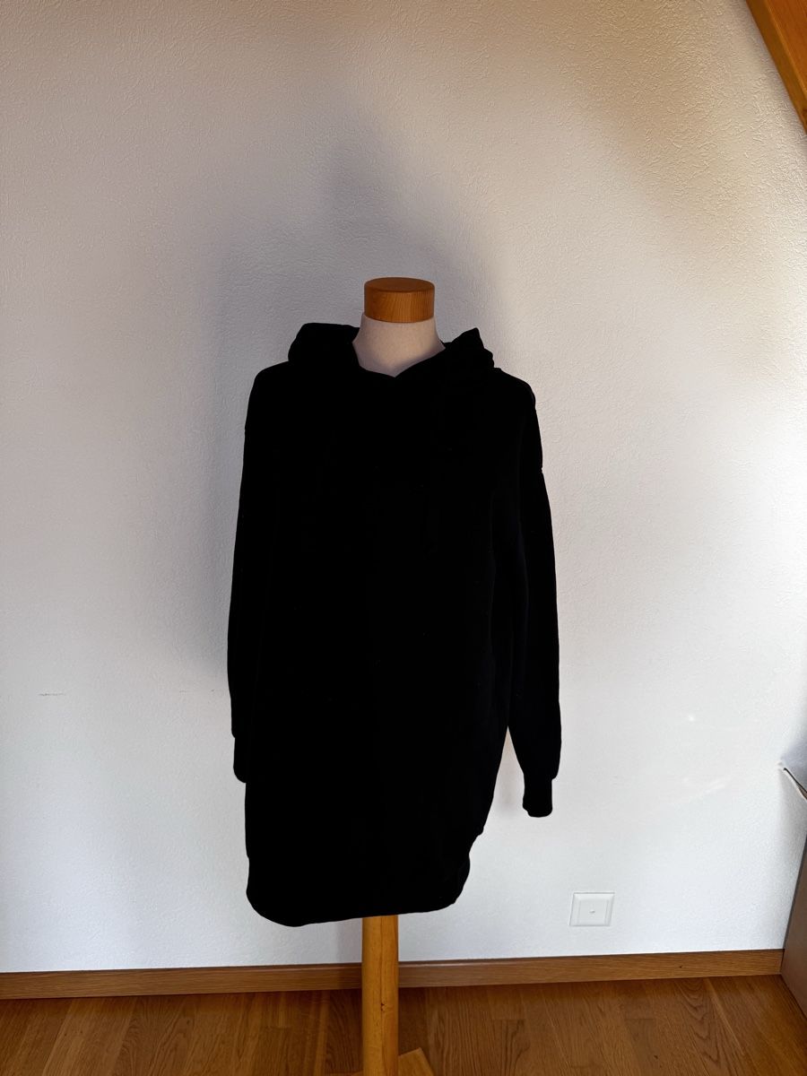 Maglioni & Felpe: Hoodie Oversized / Schwarz / Grösse S – Usato da Hünibach venduto da s.leptir 3